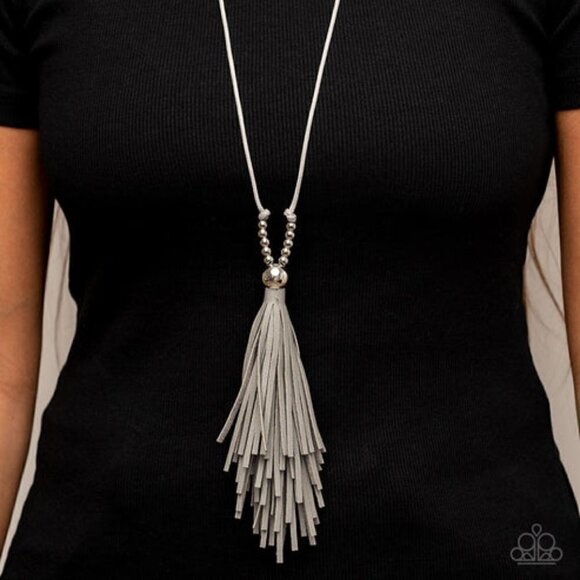 A Clean Sweep Silver Necklace - Picture 2 of 3